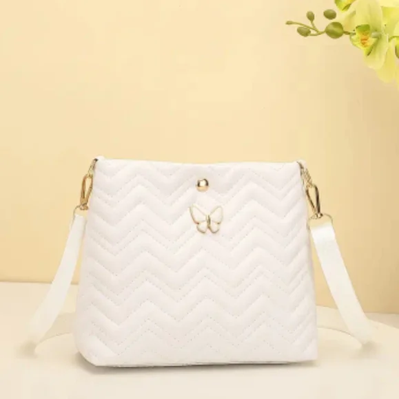 NWT Butterfly Quilted Crossbody Bag - Picture 2 of 4